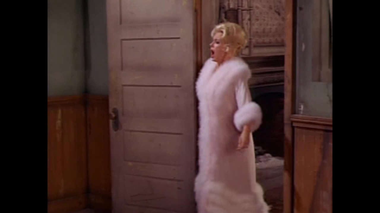 Green Acres - 003 - The Decorator