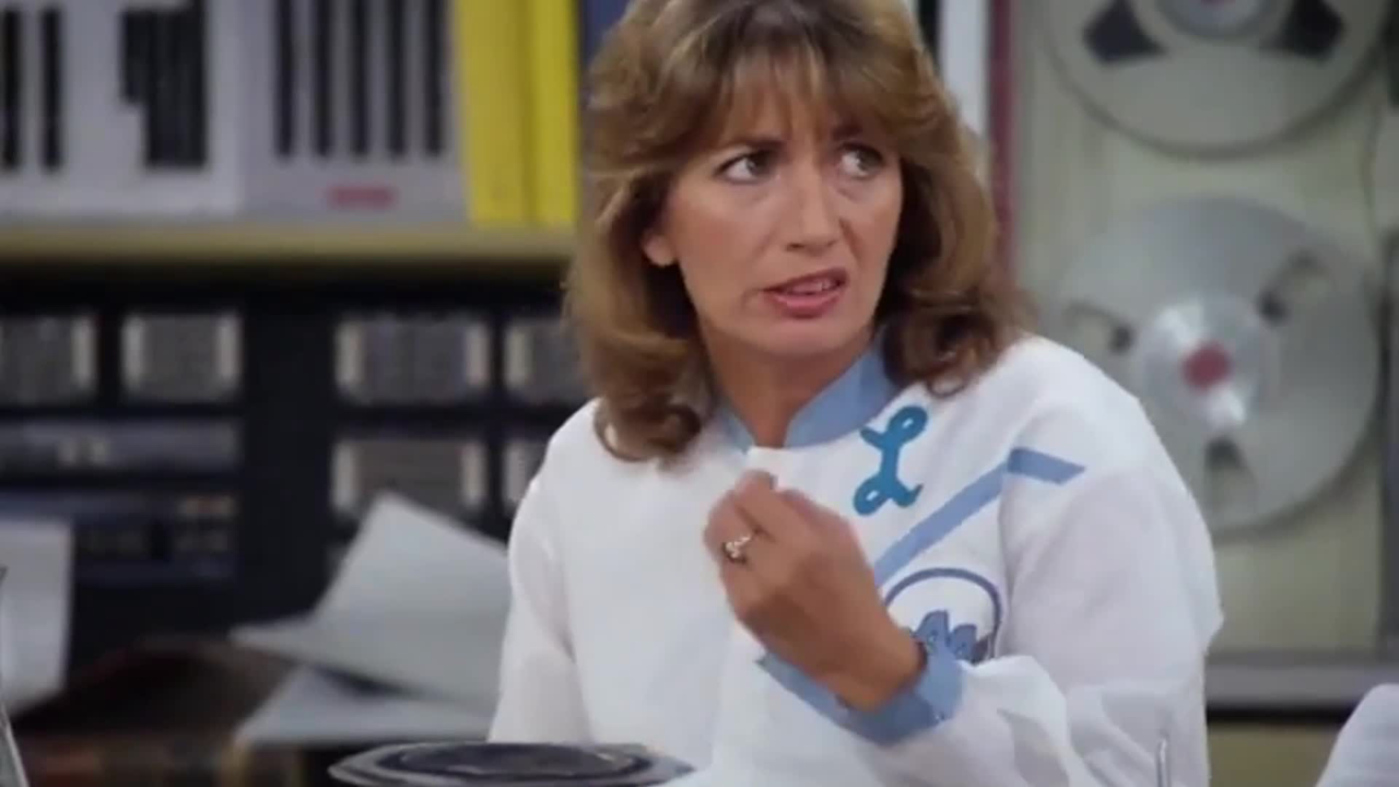 Y2Mate.is - Laverne & Shirley S08E14 The Rock and Roll Show-g_zuJ6ug_NU-480p-1656245640613