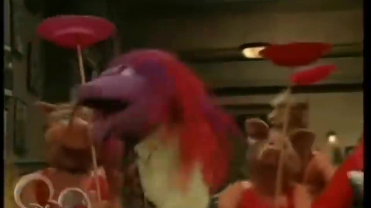 Muppets Tonight - 2x11 Andie MacDowell, George Takei